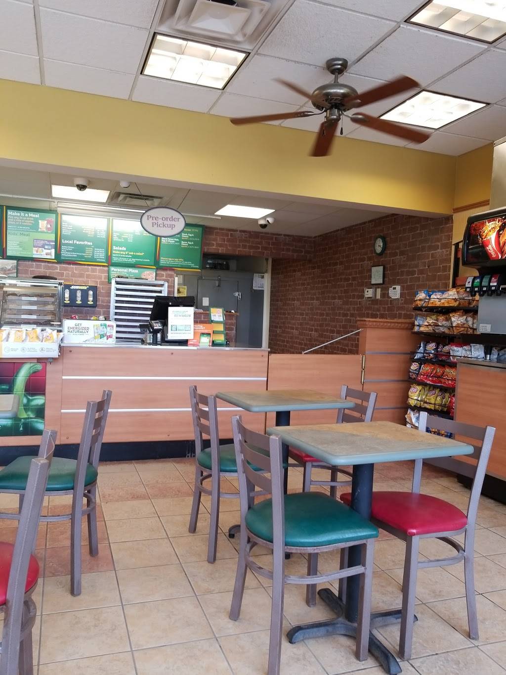 Subway | restaurant | 96 Western Ave, Newport, VT 05855, USA | 8023345546 OR +1 802-334-5546