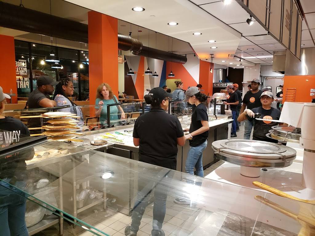 Blaze Pizza | restaurant | 187-12 Horace Harding Expy, Fresh Meadows, NY 11365, USA | 7183134488 OR +1 718-313-4488