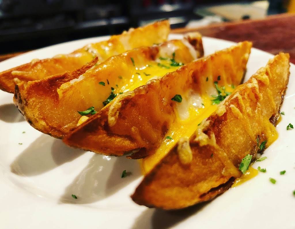 The Hub | restaurant | 55 Main St, North Adams, MA 01247, USA | 4136622500 OR +1 413-662-2500