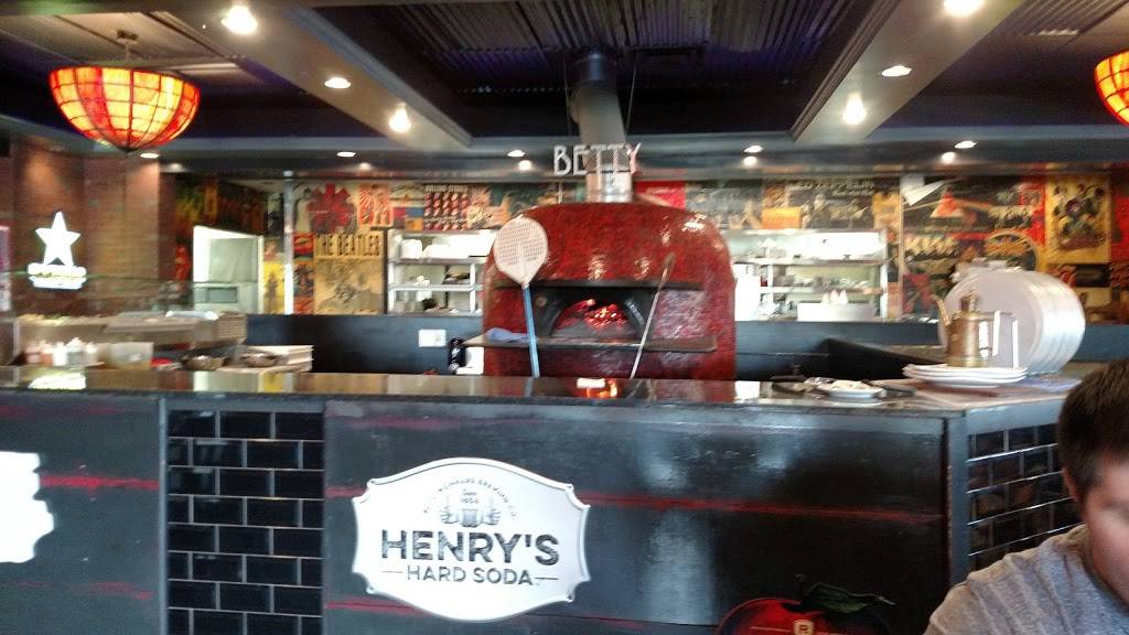 Fat Bottom Bettys | restaurant | 2310 Reed Station Pkwy, Carbondale, IL 62901, USA | 6184573625 OR +1 618-457-3625