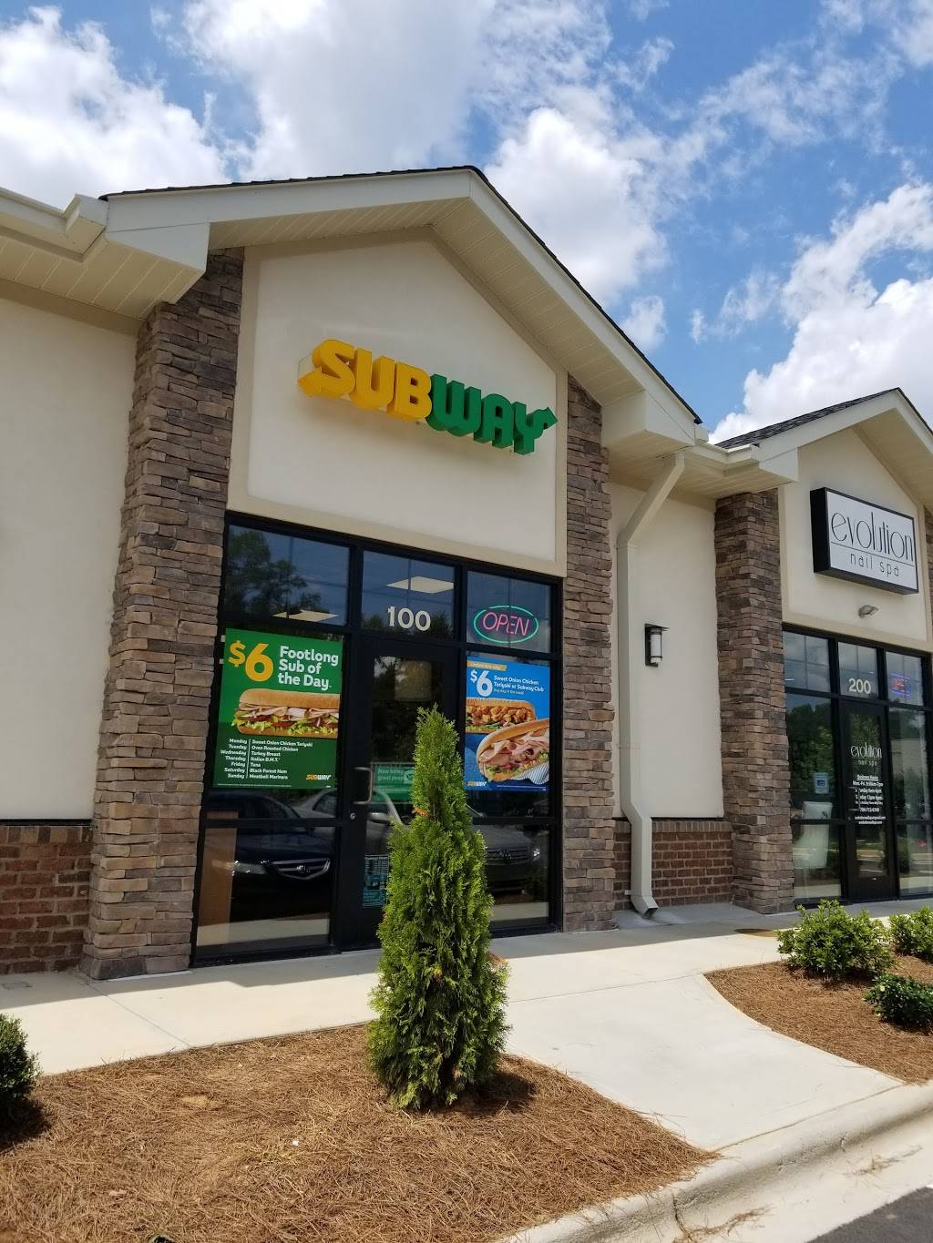 Subway | restaurant | Chestnut Arbor Shopping Center, 2935 Matthews Weddington Rd unit 100, Matthews, NC 28104, USA | 7048412748 OR +1 704-841-2748