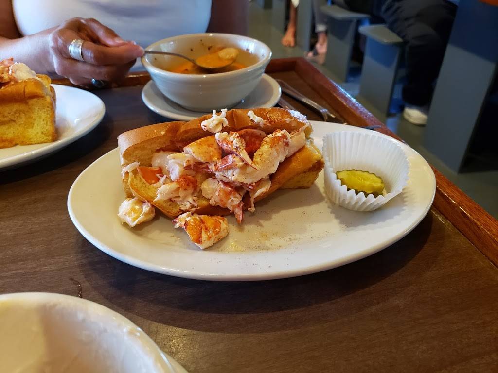 Nunans Lobster Hut | restaurant | 9 Mills Rd #5706, Kennebunkport, ME 04046, USA | 2079674362 OR +1 207-967-4362