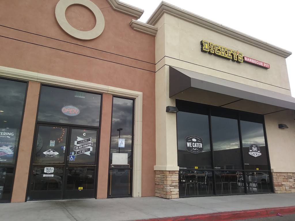 Dickeys Barbecue Pit | restaurant | 19201 Bear Valley Rd, Apple Valley, CA 92308, USA | 7602405556 OR +1 760-240-5556
