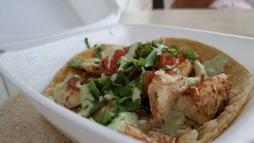 Primos Locos | restaurant | 122 S York St, Elmhurst, IL 60126, USA | 6303594677 OR +1 630-359-4677