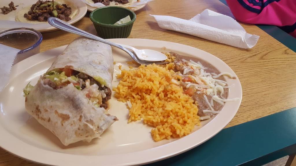 Tacos Salsas Y Carnitas | restaurant | 1615, 1021 W Hillcrest Dr # A, DeKalb, IL 60115, USA | 8157876898 OR +1 815-787-6898