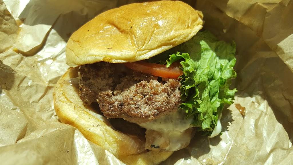 Stax Burgers | restaurant | 2800 Opryland Dr, Nashville, TN 37214, USA | 6158891000 OR +1 615-889-1000