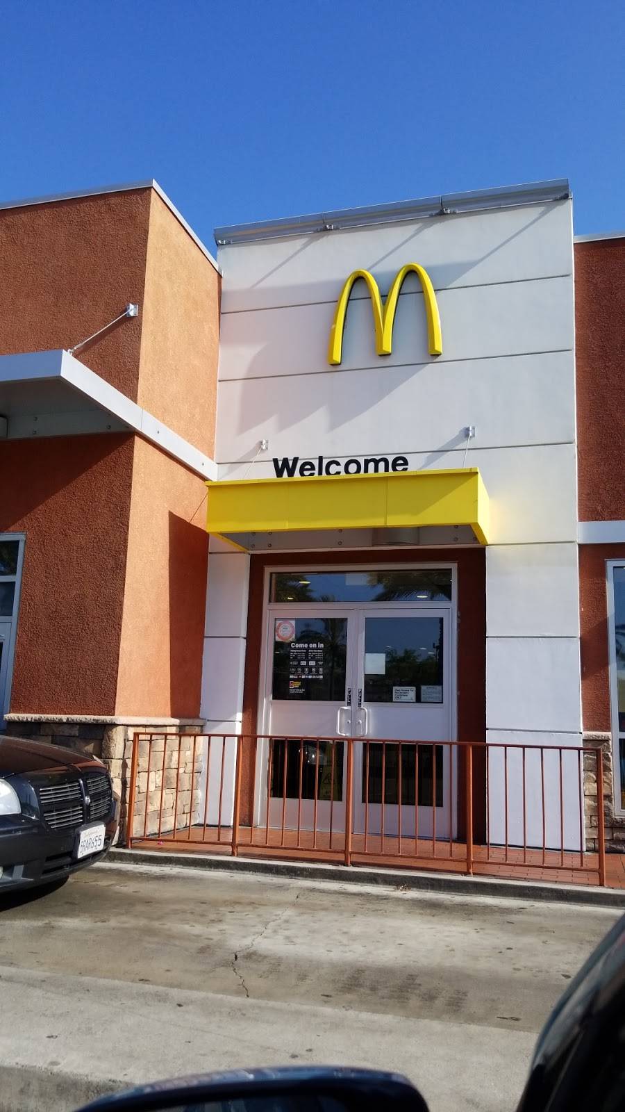 McDonalds | cafe | 1810 S State College Blvd, Anaheim, CA 92805, USA | 7149380484 OR +1 714-938-0484