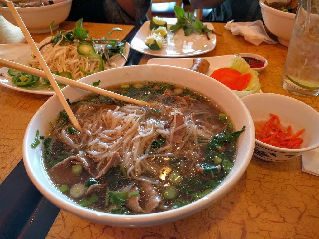 Pho Royal | restaurant | 46839 Maple Leaf Pl #145, Sterling, VA 20164, USA | 7034444778 OR +1 703-444-4778