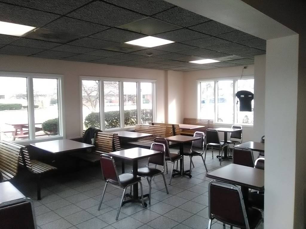 Lil Porgys Bar-B-Q | restaurant | 101 W University Ave, Urbana, IL 61801, USA | 2173671018 OR +1 217-367-1018