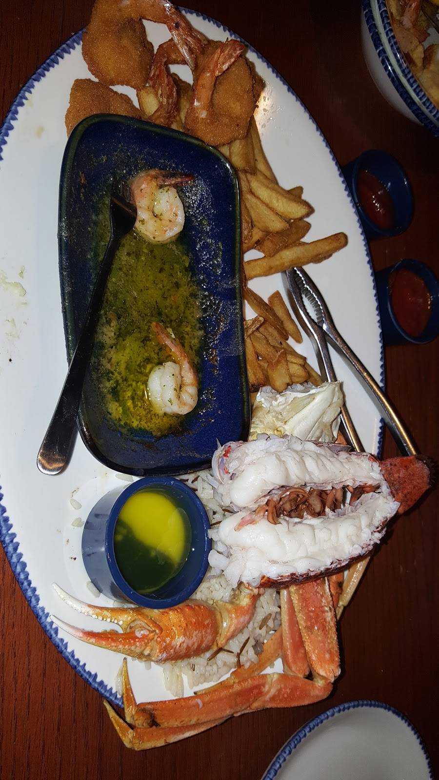 Red Lobster | restaurant | 2275 Lincoln Hwy, Langhorne, PA 19047, USA | 2159435350 OR +1 215-943-5350