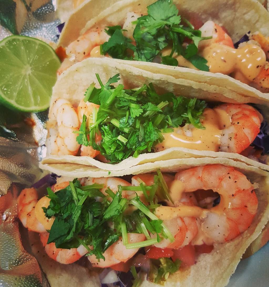 Clamatos La Cruda | restaurant | 2822 N 32nd St, Phoenix, AZ 85008, USA | 6025457741 OR +1 602-545-7741