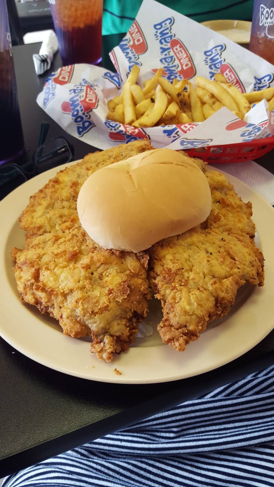 Boomarang Diner | restaurant | 1305 N Broadway St, Moore, OK 73160, USA | 4057942112 OR +1 405-794-2112