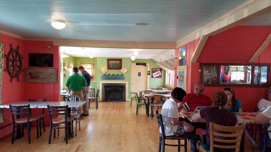Town Docks Restaurant | restaurant | 289 Daniel Webster Hwy, Meredith, NH 03253, USA | 6032793445 OR +1 603-279-3445