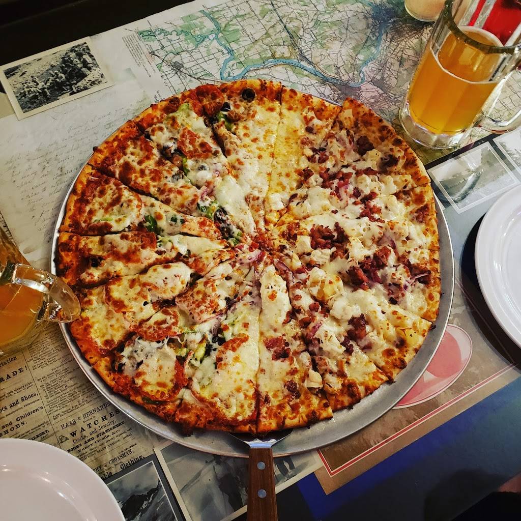 Ivy Bear Pizzeria | restaurant | 54735 US-26, Sandy, OR 97055, USA | 5032089111 OR +1 503-208-9111