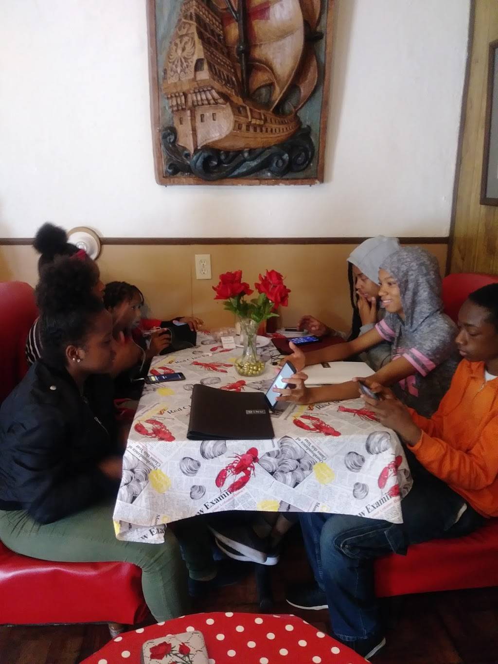 Browns Corner Restaurant | restaurant | 14511 Miles Ave, Cleveland, OH 44128, USA | 2167517867 OR +1 216-751-7867