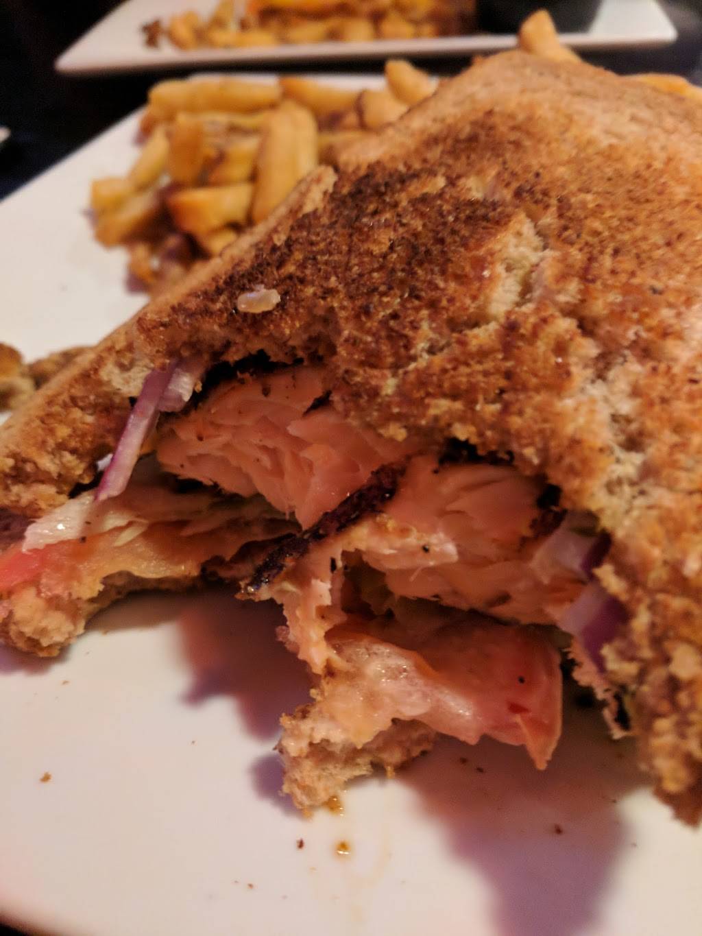 House of Wings Sportsbar | restaurant | 2317 D St, La Verne, CA 91750, USA | 9095964466 OR +1 909-596-4466