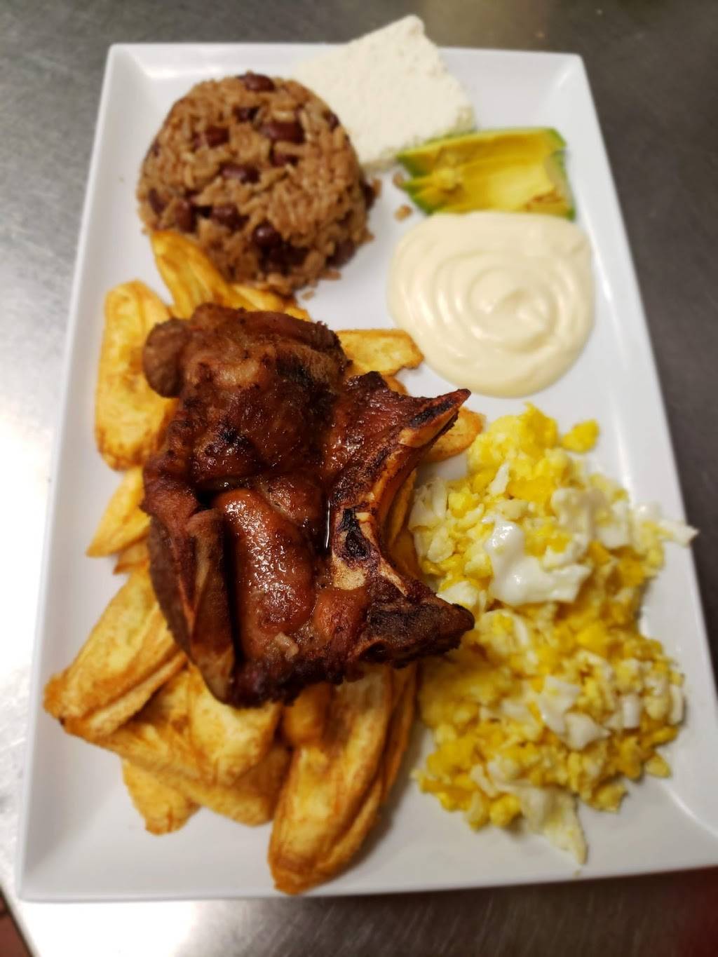 Doña Bibis Restaurant | restaurant | 2400 W 7th St #101, Los Angeles, CA 90057, USA | 2133838595 OR +1 213-383-8595