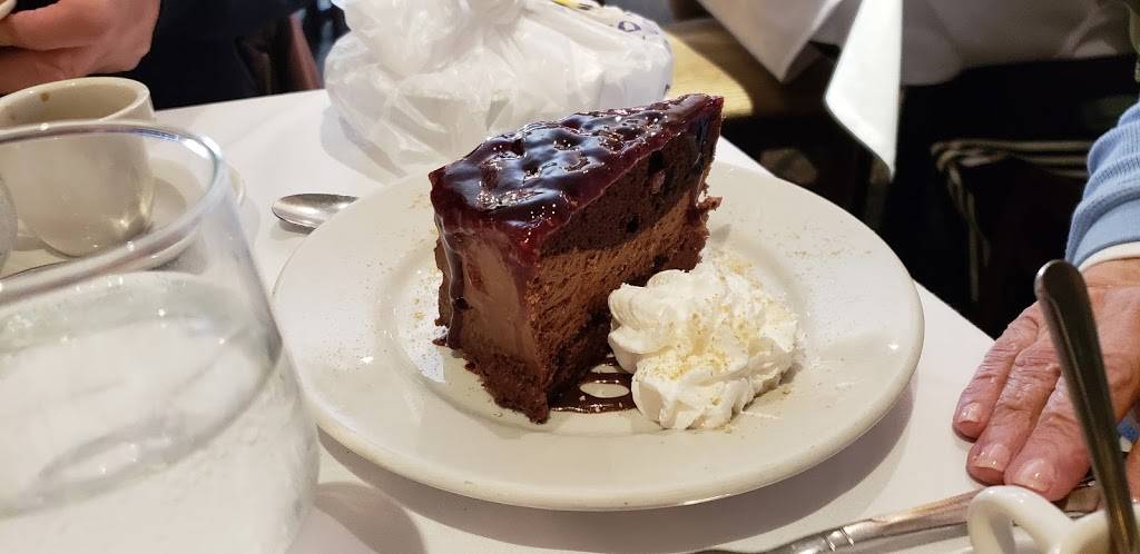 La Strada | restaurant | 139 New Dorp Ln, Staten Island, NY 10306, USA | 7186674040 OR +1 718-667-4040