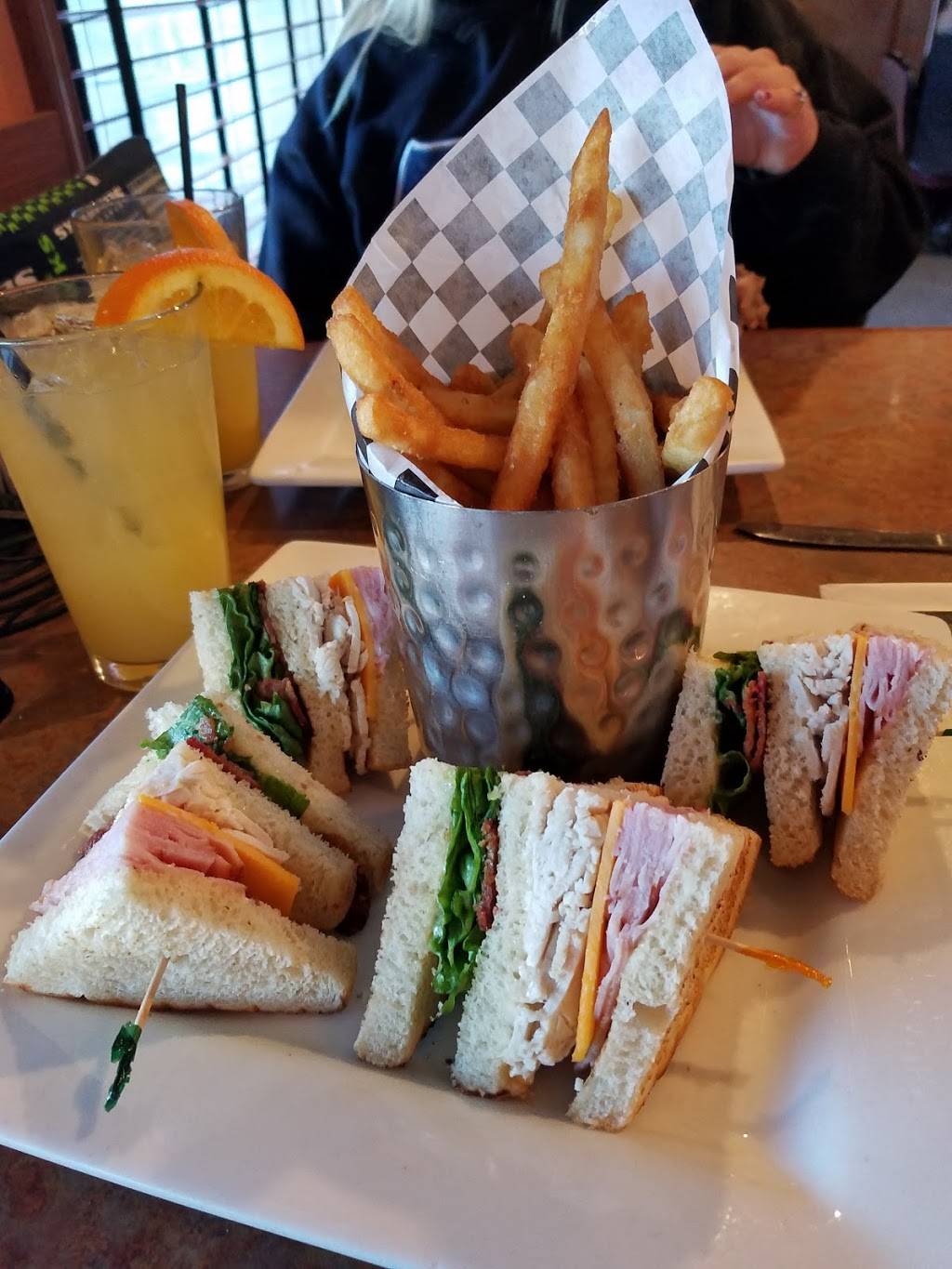 Hawks Prairie Restaurant & Sports Bar | restaurant | Hawks Prairie Restaurant & Sports Bar, 8306 Quinault Dr NE, Olympia, WA 98516, USA | 3604590900 OR +1 360-459-0900