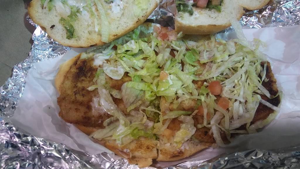 El Barrio Mexican Restaurant | meal takeaway | 336 N Independence Blvd, Romeoville, IL 60446, USA | 8153721100 OR +1 815-372-1100