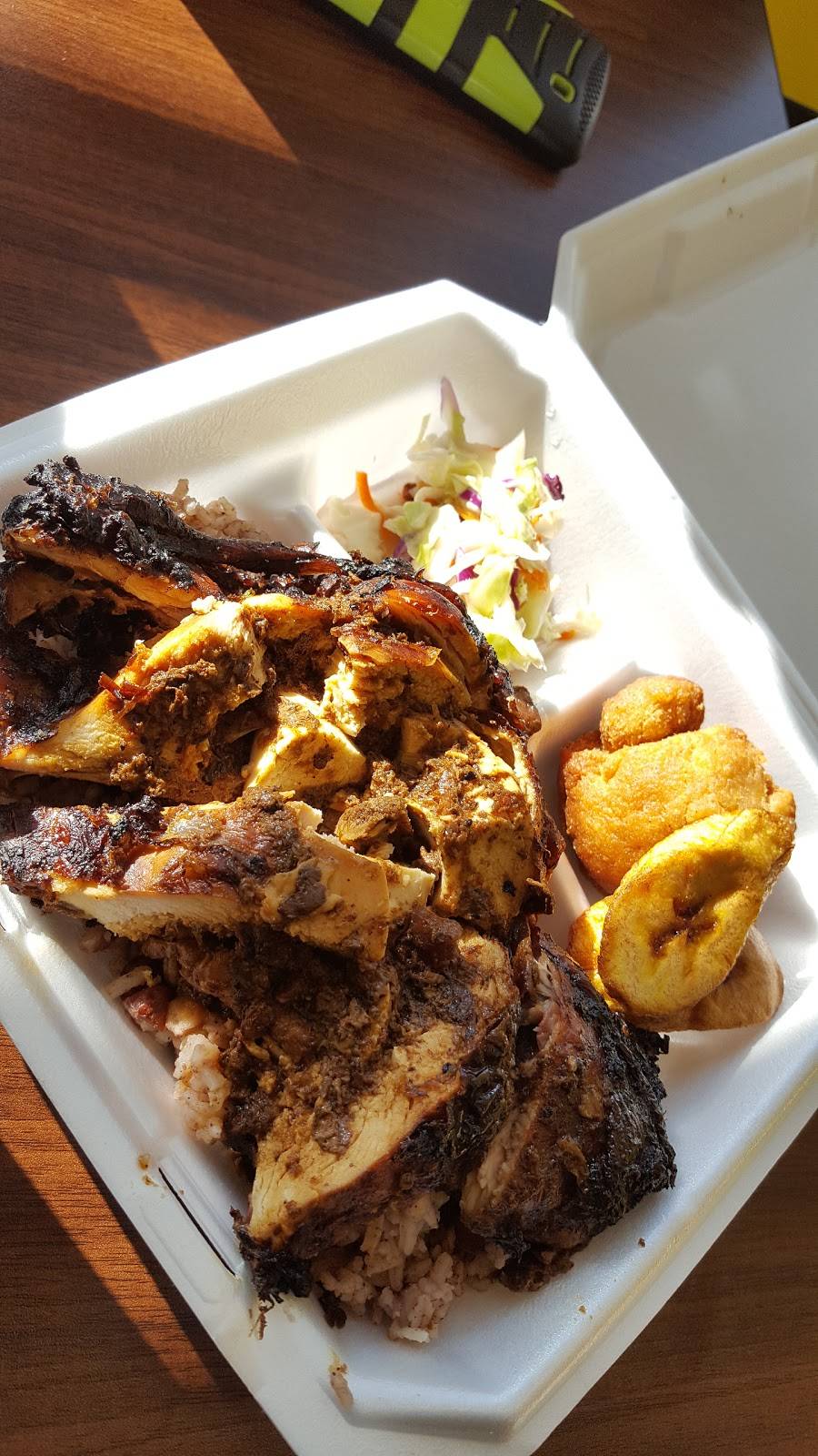 Jamaican Daves | restaurant | 530 Division Ave S, Grand Rapids, MI 49503, USA | 6164587875 OR +1 616-458-7875