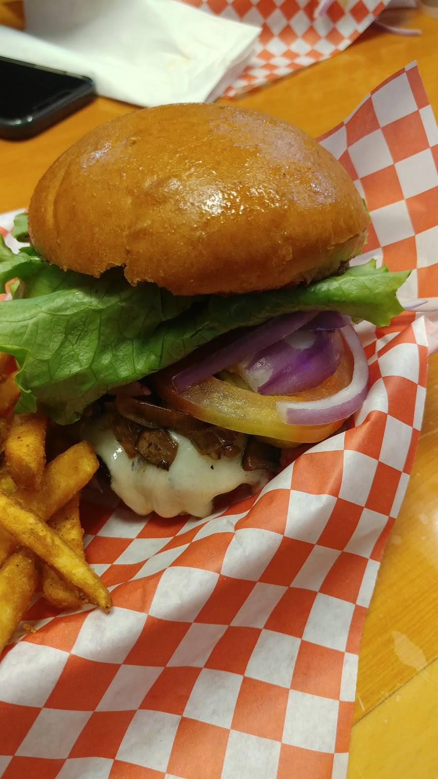 JJs Burger Joint | meal takeaway | 2031 Novato Blvd, Novato, CA 94947, USA | 4158956677 OR +1 415-895-6677