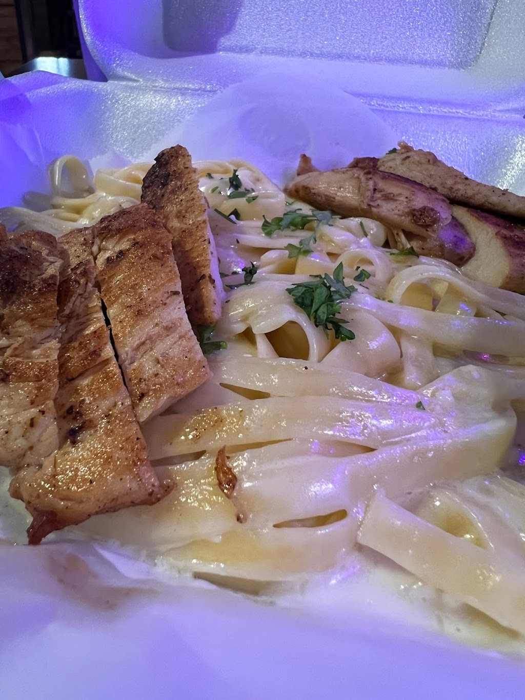 Aromas Restaurant | restaurant | 568 E Olive Ave, Fresno, CA 93728, USA | 5594493022 OR +1 559-449-3022