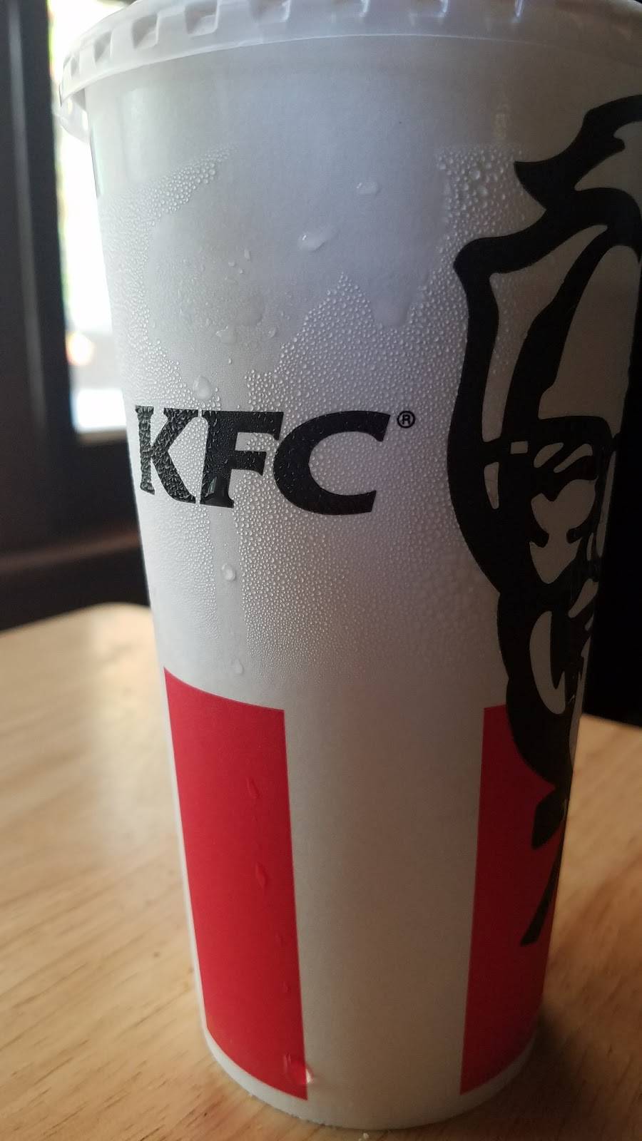 KFC | restaurant | 701 Wohlleber Dr, Mt Pleasant, IA 52641, USA | 3193858015 OR +1 319-385-8015