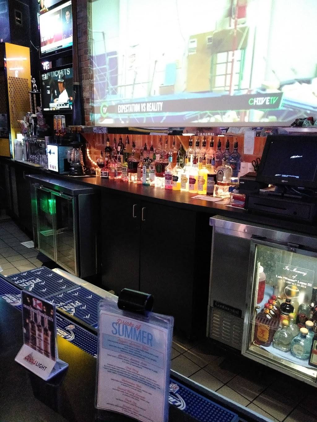 Emerson Biggins Sports Bar & Grill | restaurant | 2330 N Maize Rd #100, Wichita, KS 67205, USA | 3168662577 OR +1 316-866-2577