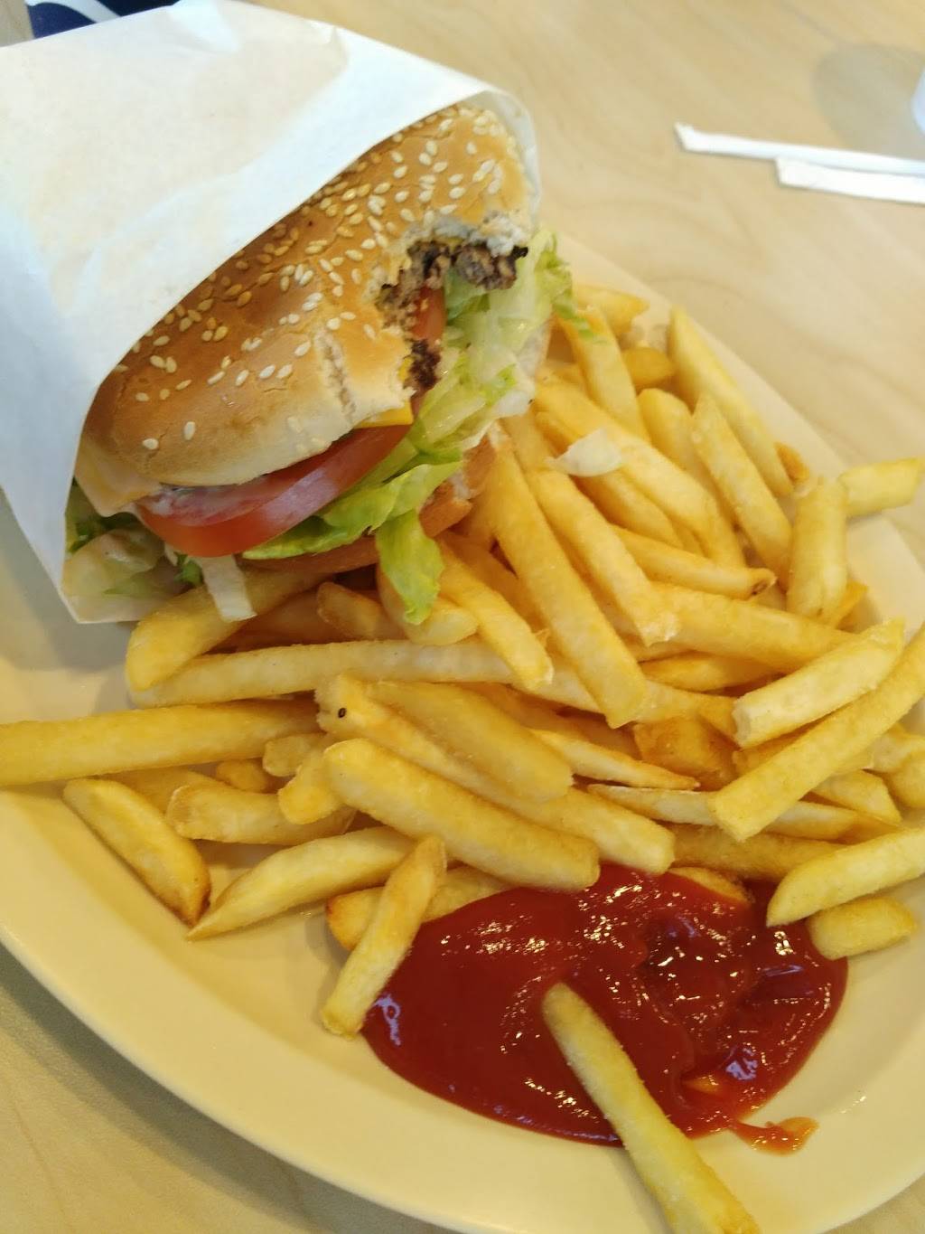 Golden Ox Burger | restaurant | 405 W Holt Ave, Pomona, CA 91768, USA | 9096221426 OR +1 909-622-1426