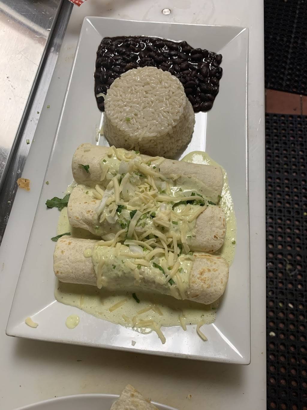 Cebollines Grill | restaurant | 170 E Montauk Hwy, Lindenhurst, NY 11757, USA | 6315929845 OR +1 631-592-9845