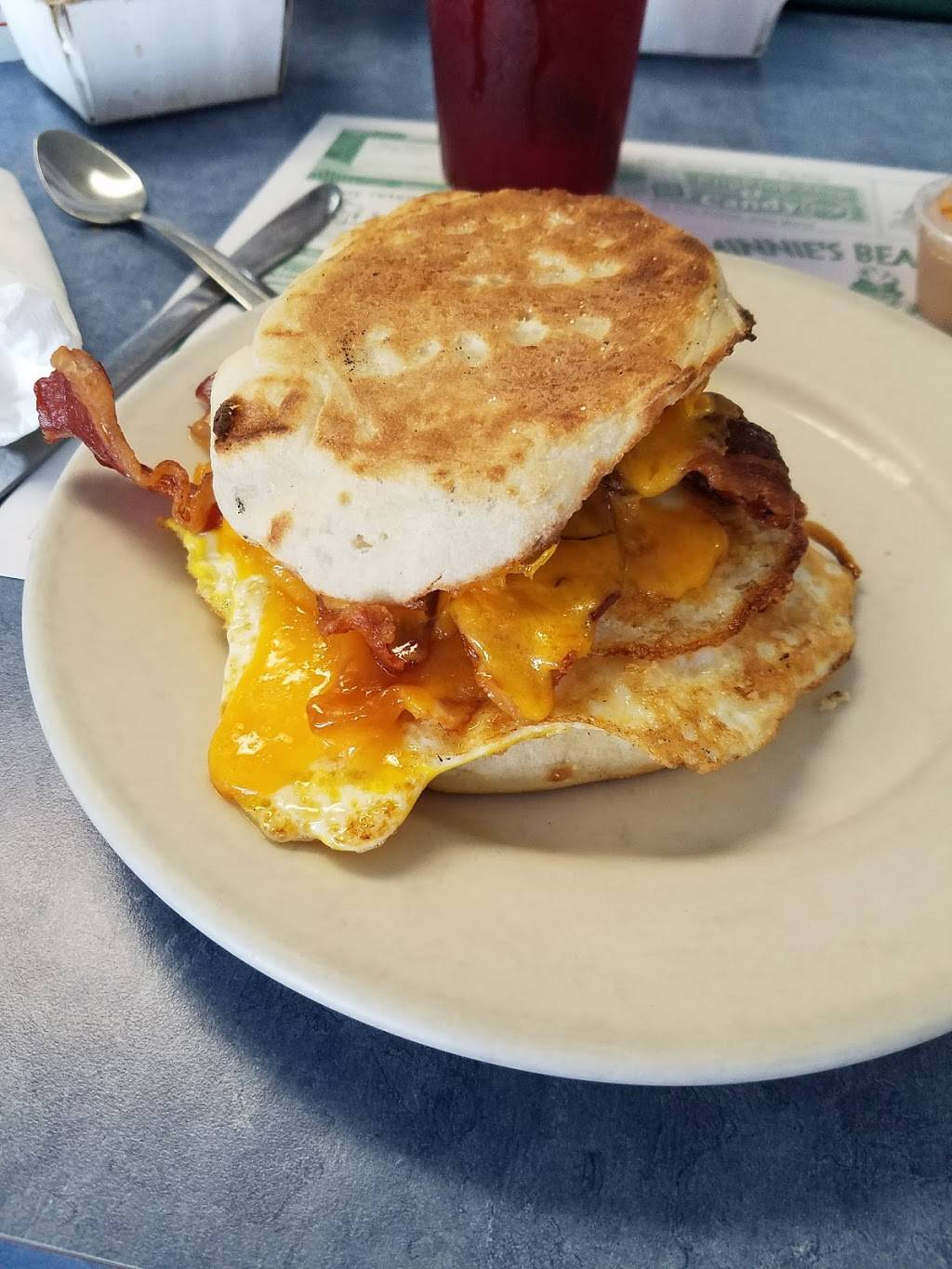 Minnies Beach Cafe | cafe | 5360 Gulf Dr, Holmes Beach, FL 34217, USA | 9417784140 OR +1 941-778-4140