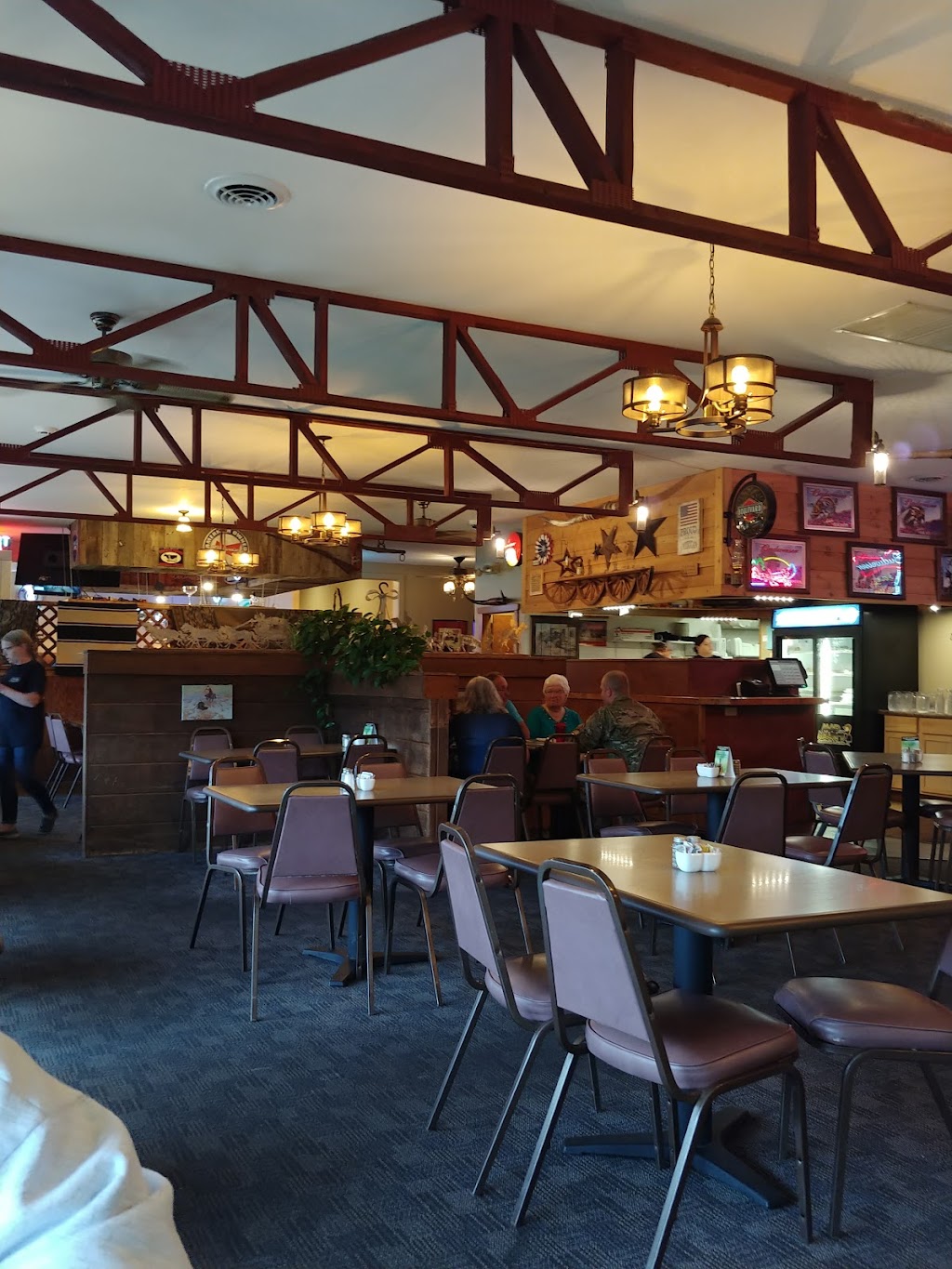 Mad Marys Steak House | restaurant | 306 N Veterans St, Flandreau, SD 57028, USA | 6059979901 OR +1 605-997-9901