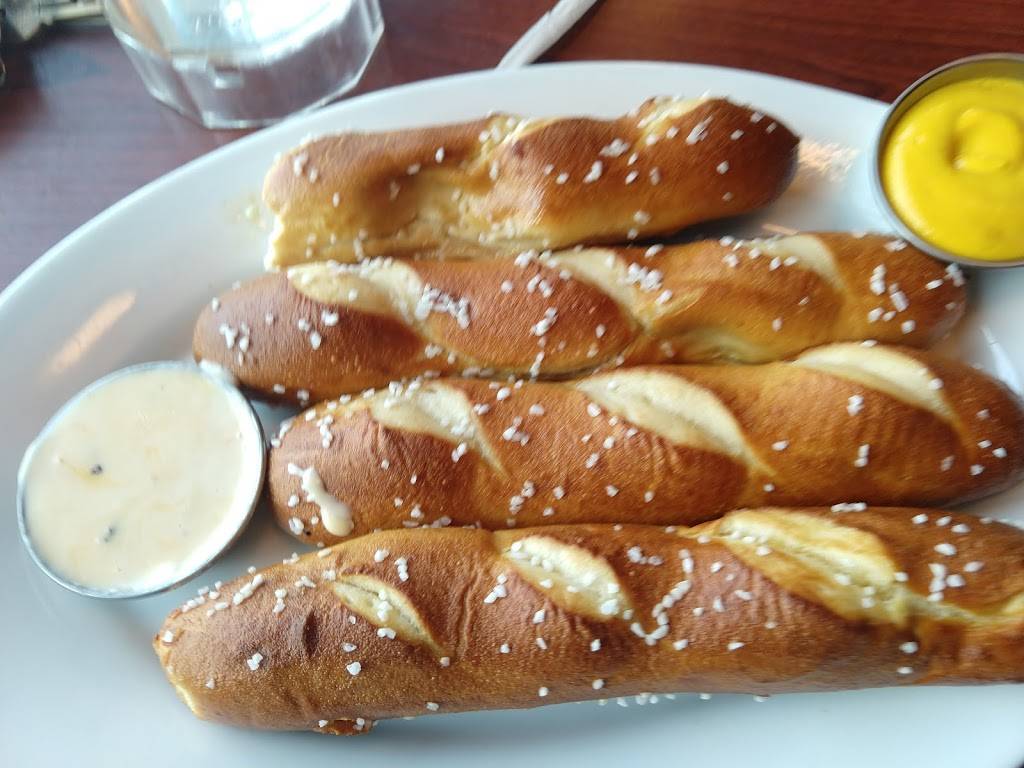 Ruby Tuesday | restaurant | 4632 Factory Stores Blvd, Myrtle Beach, SC 29579, USA | 8439037410 OR +1 843-903-7410