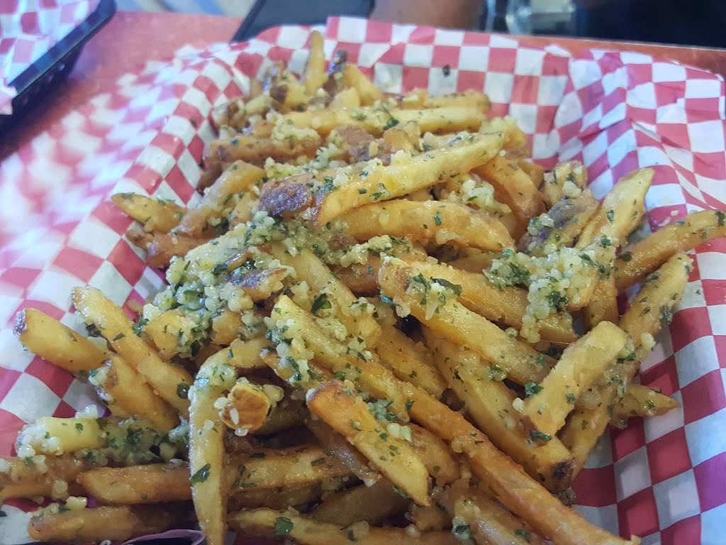 Phyllis Giant Burgers | restaurant | 4910 Sonoma Hwy, Santa Rosa, CA 95409, USA | 7075384000 OR +1 707-538-4000