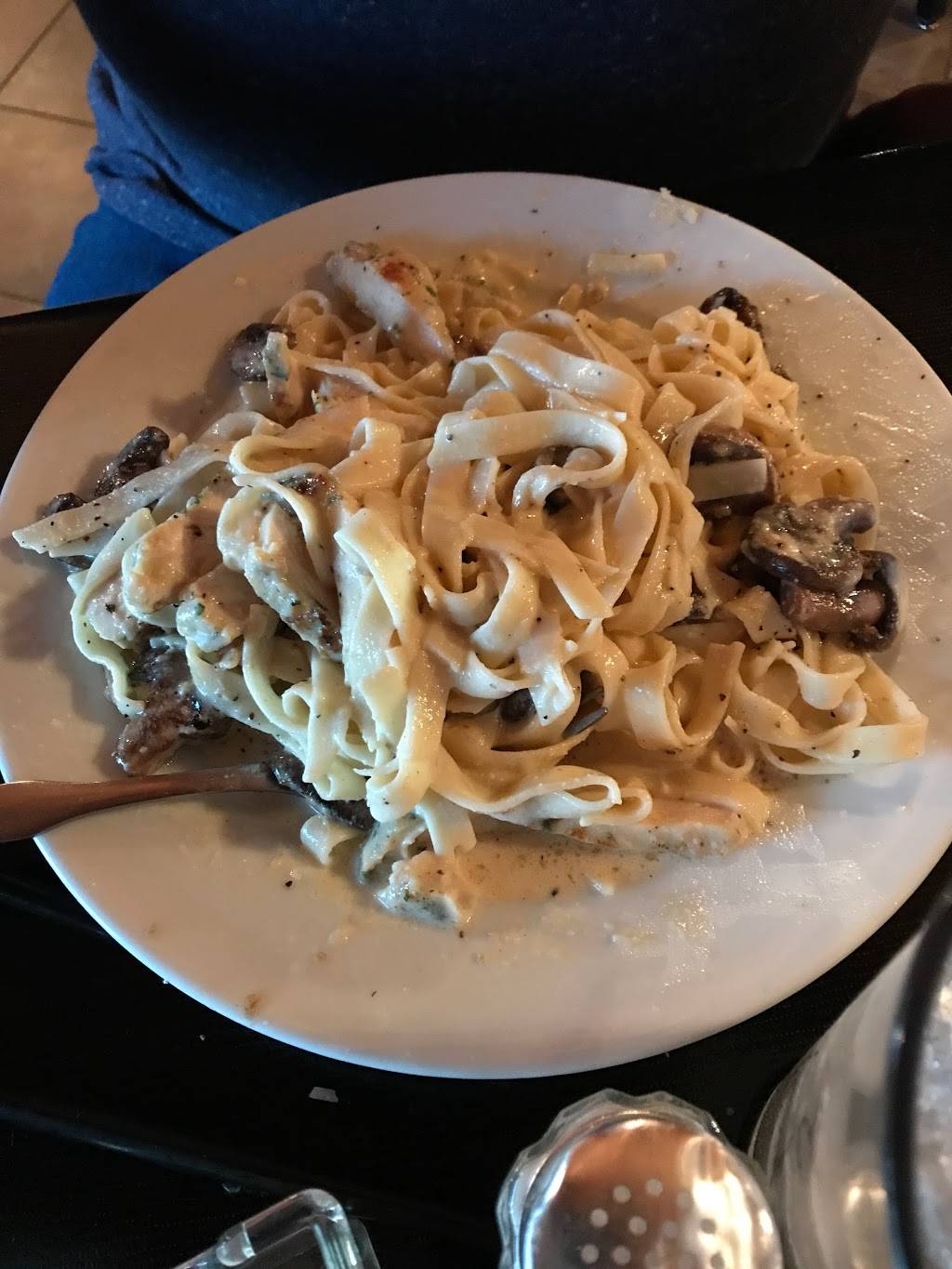 Stuffed Olive | restaurant | 800 Lakeshore Dr, Eufaula, OK 74432, USA | 9186899565 OR +1 918-689-9565