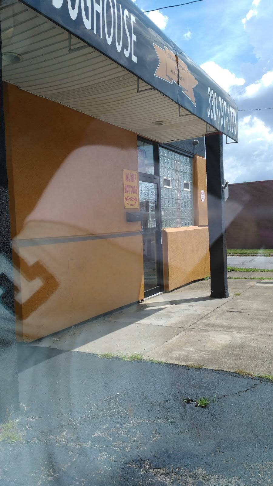 Kbs Dog House | restaurant | 2838-2840 Mahoning Ave, Youngstown, OH 44509, USA | 3307971773 OR +1 330-797-1773