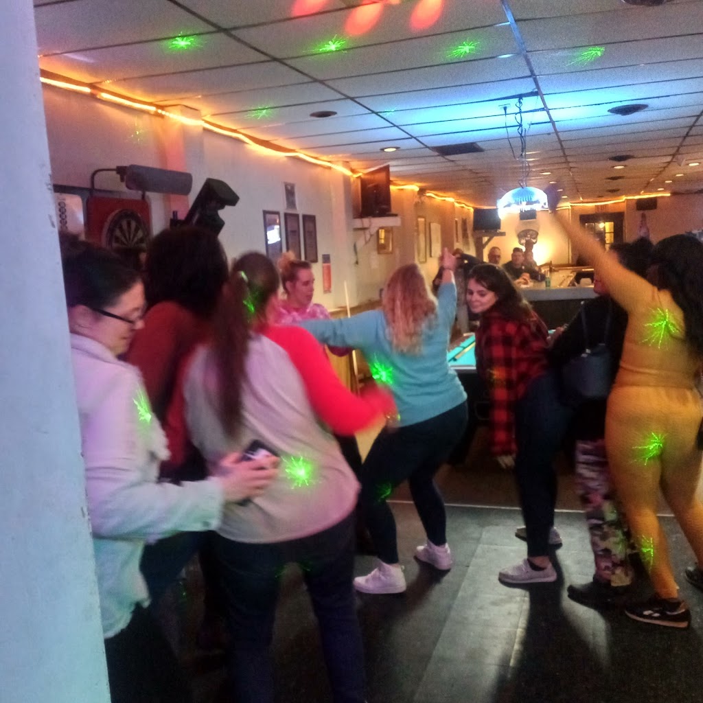 Junction Tavern | restaurant | 3013 Tuscarawas St W, Canton, OH 44708, USA | 3304813232 OR +1 330-481-3232