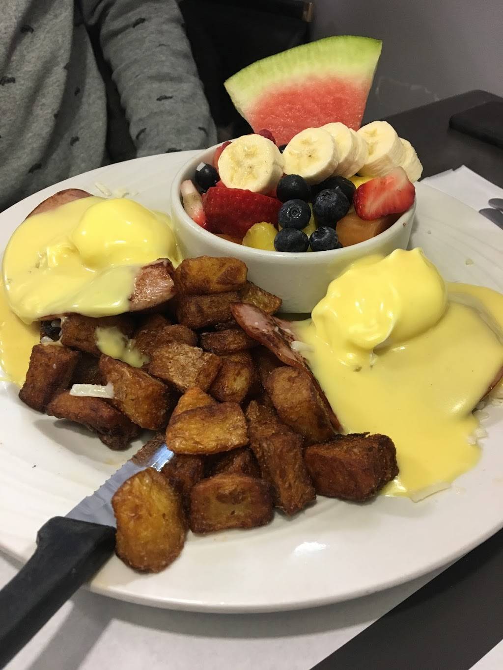 Le Quartier du Déjeuner | restaurant | 1858c Boulevard des Sources, Pointe-Claire, QC H9R 5B1, Canada | 5146971111 OR +1 514-697-1111