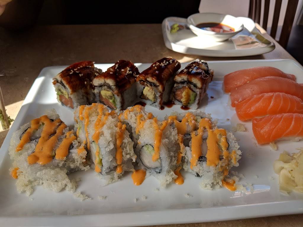 Momo Sushi & Cafe | restaurant | 212 Queen St, Alexandria, VA 22314, USA | 7032999092 OR +1 703-299-9092