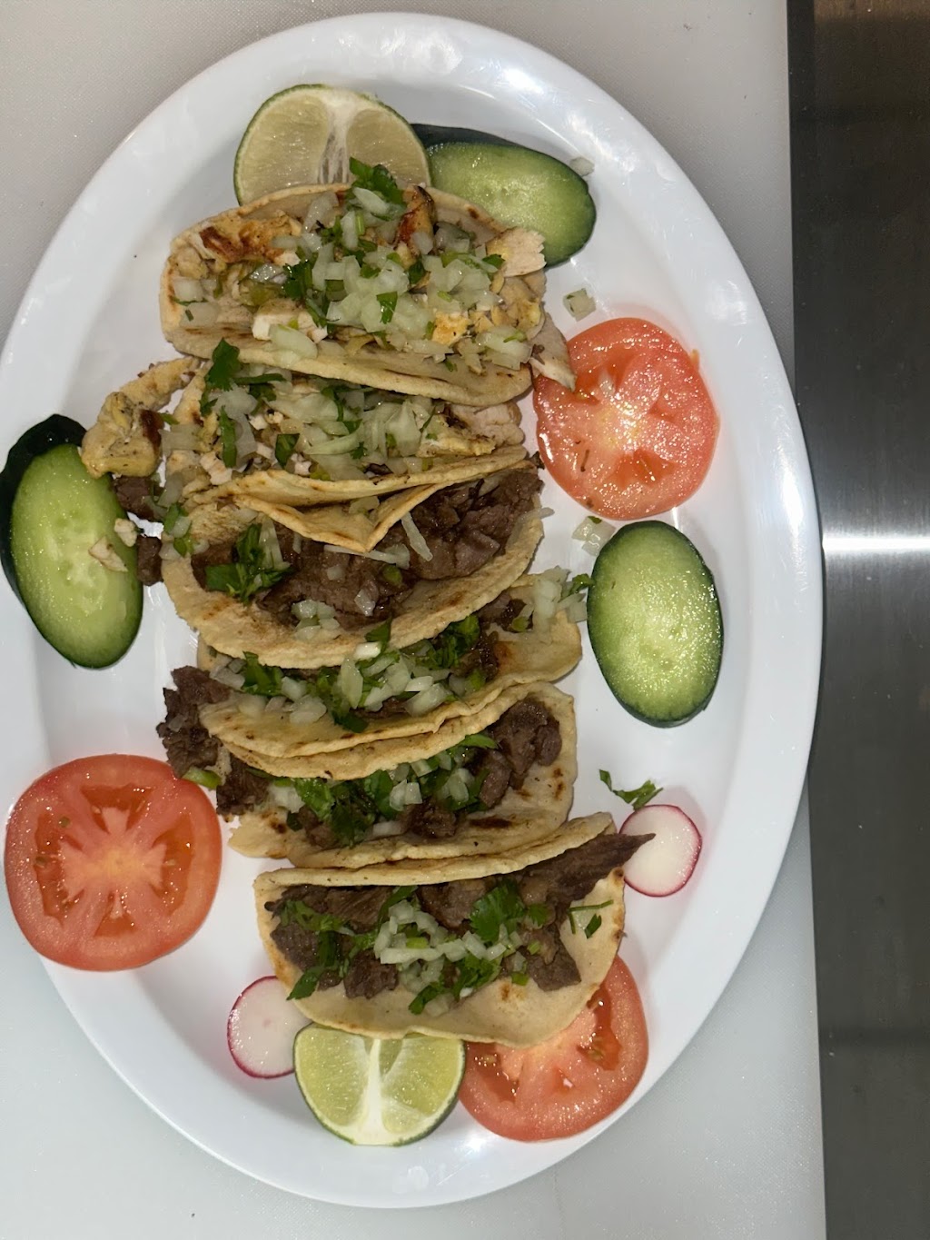 Restaurante Guanaco y Chapin | restaurant | 15840 N 32nd St #5, Phoenix, AZ 85032, USA | 6022375068 OR +1 602-237-5068