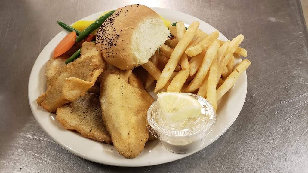 Three Guys And A Grill East | restaurant | N8350 Co Rd J, Elkhart Lake, WI 53020, USA | 9208764404 OR +1 920-876-4404