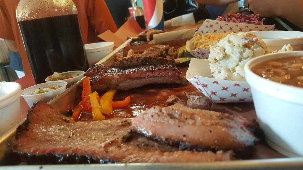 2M Smokehouse | restaurant | 2731 S WW White Rd, San Antonio, TX 78222, USA | 2108859352 OR +1 210-885-9352