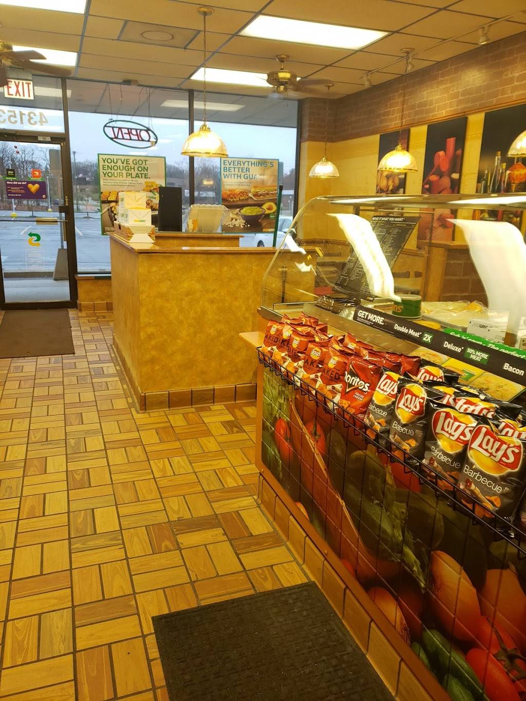 Subway Restaurants | restaurant | 43153 Woodward Ave, Bloomfield Hills, MI 48302, USA | 2483382200 OR +1 248-338-2200