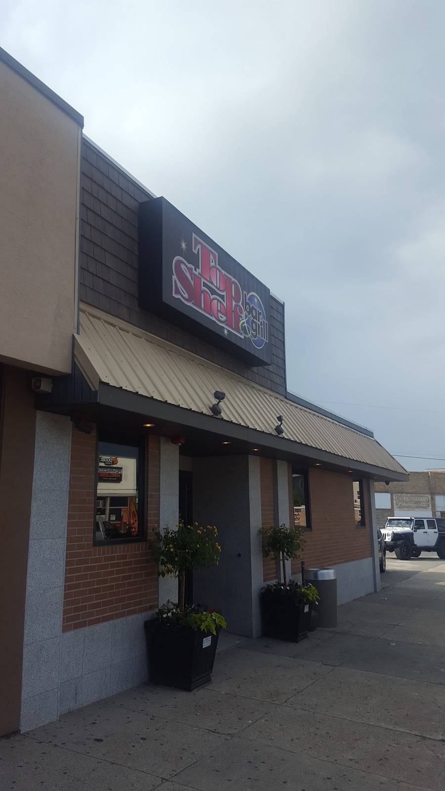 Top Shelf Bar & Grill | restaurant | 1825 Acushnet Ave, New Bedford, MA 02746, USA | 7742022071 OR +1 774-202-2071