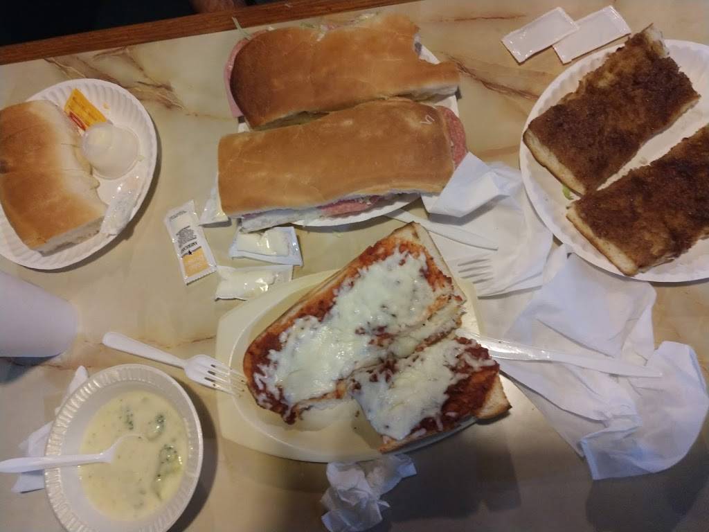 La Gondola Spaghetti House | restaurant | 914 N Henderson St, Galesburg, IL 61401, USA | 3093439988 OR +1 309-343-9988