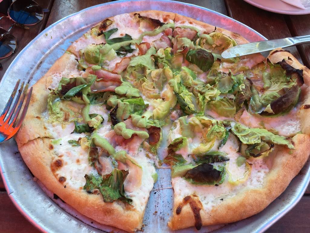 Larrys | restaurant | 24 Windward Ave, Venice, CA 90291, USA | 3103992700 OR +1 310-399-2700