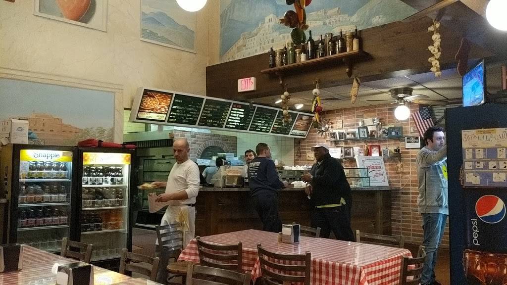 Renatos Pizza | restaurant | 36 S Maple Ave, Ridgewood, NJ 07450, USA | 2016523554 OR +1 201-652-3554