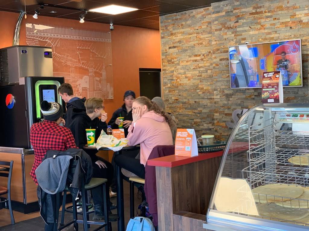 Subway | restaurant | 3 Vansittart Ave, Woodstock, ON N4S 6E1, Canada | 5192907827 OR +1 519-290-7827