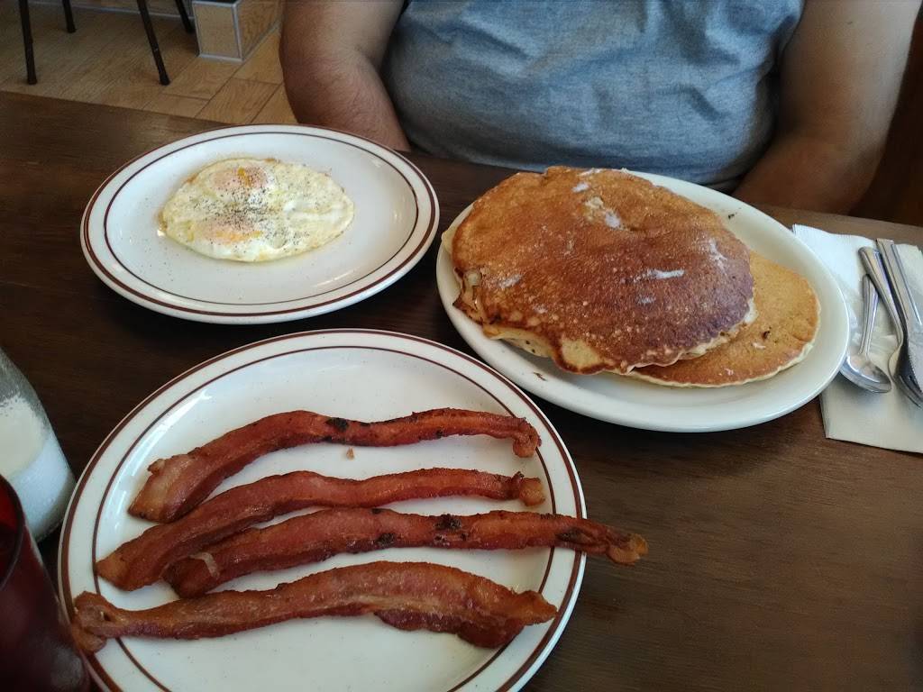 BJs Kountry Kitchen | restaurant | 4065 E Ashlan Ave, Fresno, CA 93726, USA | 5592225206 OR +1 559-222-5206